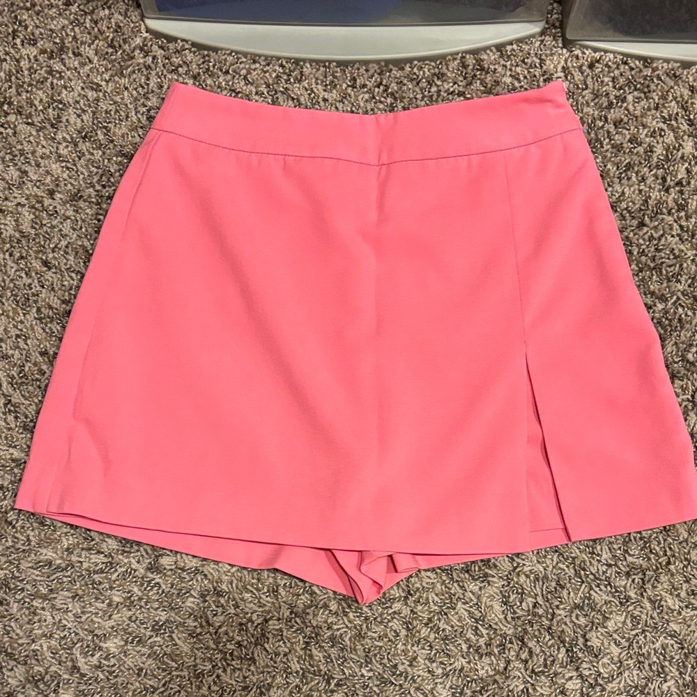 Hot pink mini skort with slit